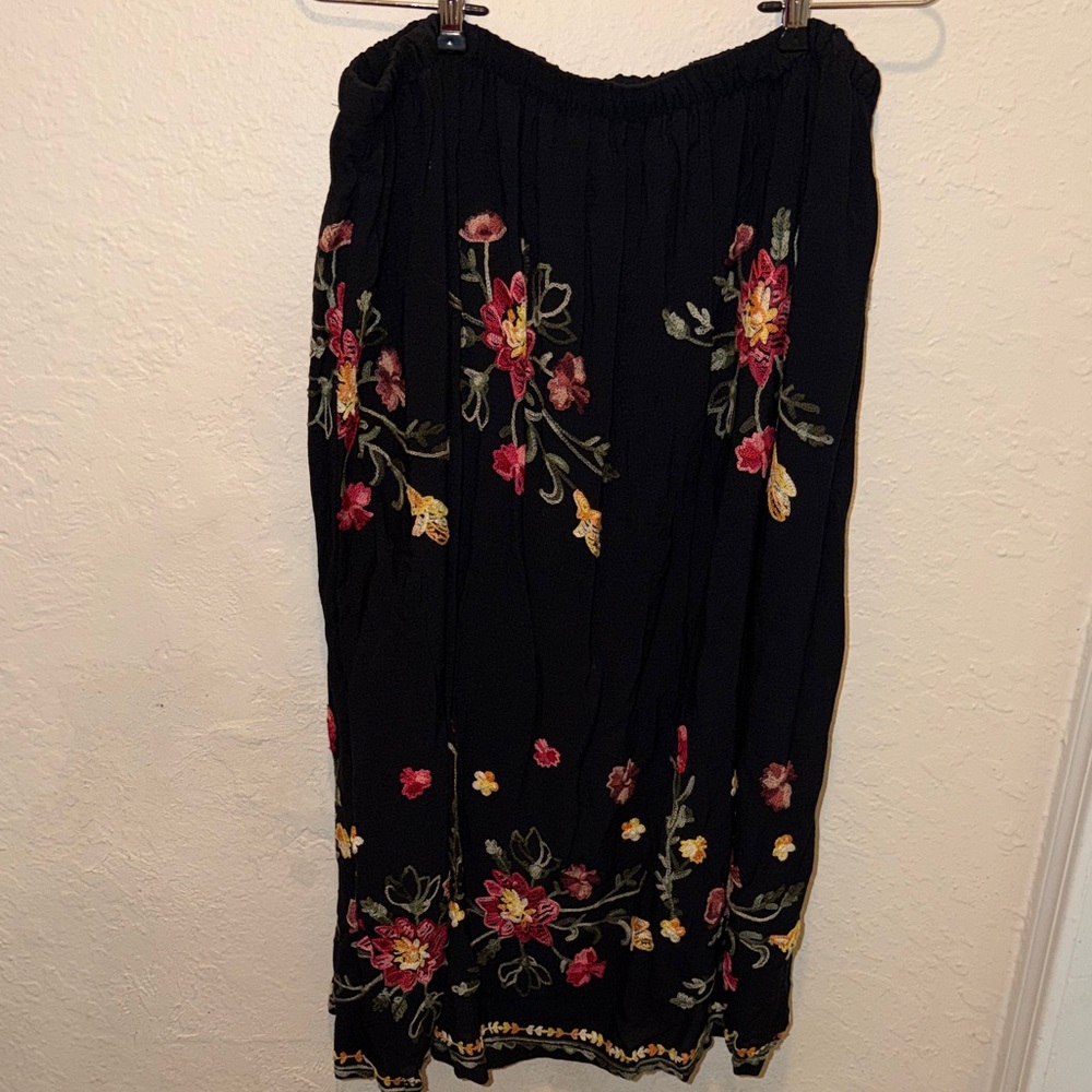 Vintage floral embroidered skirt